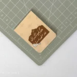 نشان کتاب هرگز نمیرد آنکه دلش جلد مشهد است